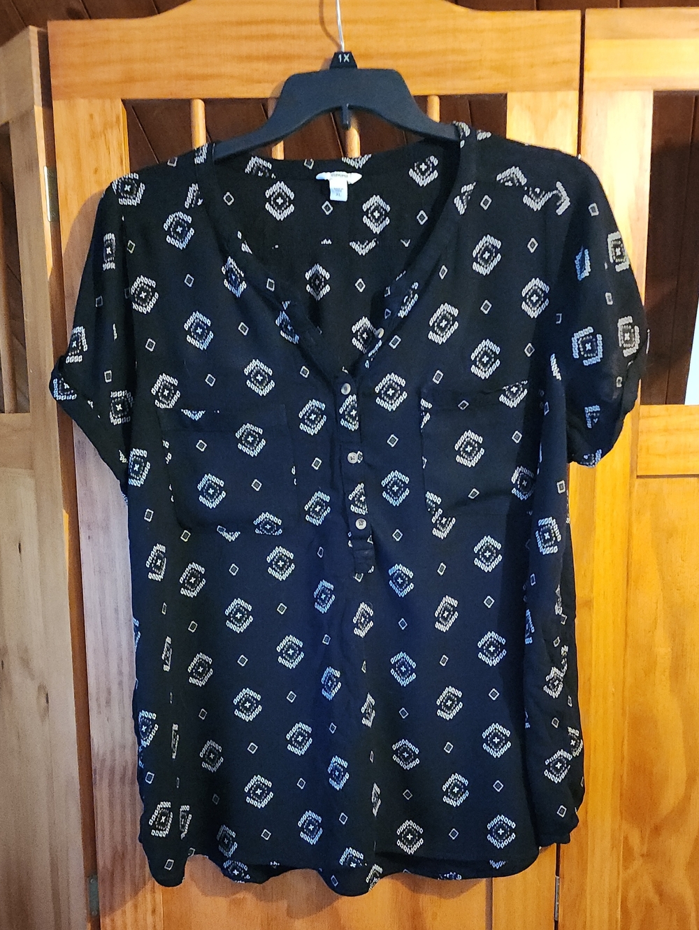 Sonoma Black Short Sleeve Button-Front Shirt with White Geometric Print